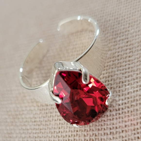 Austrian Crystal Ring in Silver - Picture 7 of 7